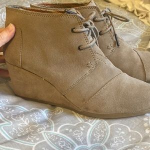 Toms Hyde suede bootie
